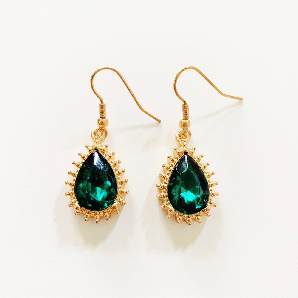 Vintage Emerald Green Tear Drop Gold Tone Earrings